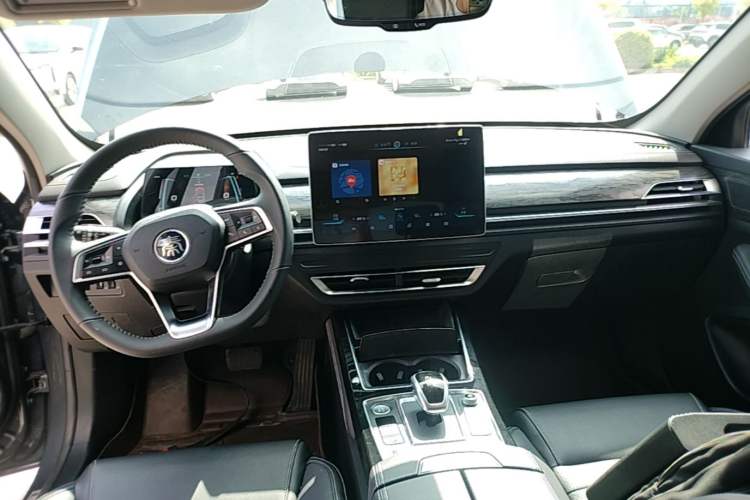 Used BYD Qin Pro New Energy 2019 EV Super Edition High-Power Long-Range Smart-Connected Cutting-Edge Model Center Console