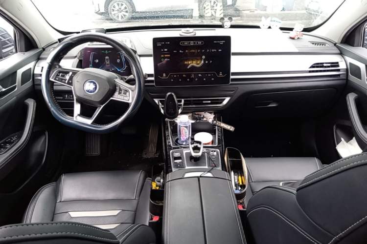 Used BYD Qin Pro New Energy 2019 DM Super Edition 1.5TI Automatic Smart Connect Prestige Model China VI Standard Center Console