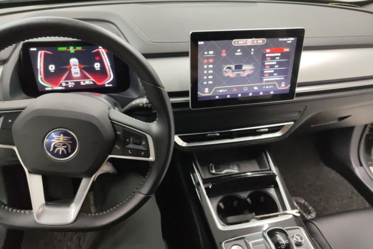 Used BYD Qin Pro New Energy 2019 DM Super Edition 1.5TI Automatic Smart Connect X-Trail Model China VI Standard Center Console