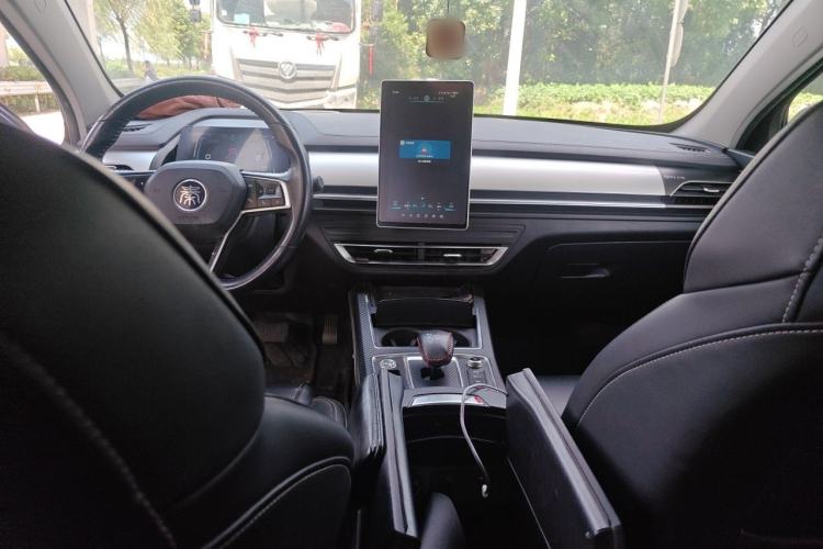 Used BYD Qin Pro New Energy 2019 DM Super Edition 1.5TI Automatic Smart Connect X-Trail Model China VI Standard Center Console