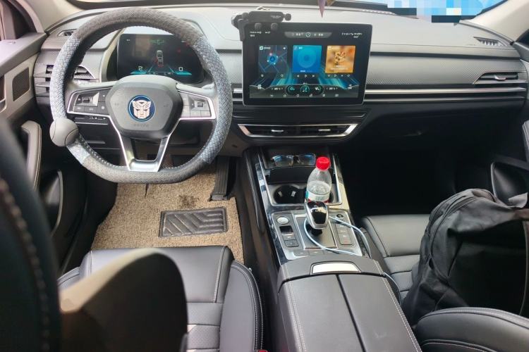 Used BYD Qin Pro New Energy 2019 DM Super Edition 1.5TI Automatic Smart Connect Prestige Model China VI Standard Center Console