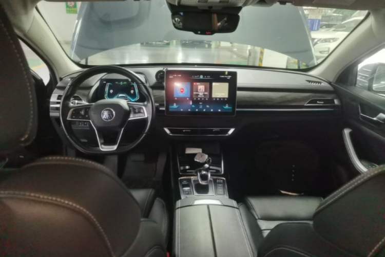 Used BYD Qin Pro New Energy 2019 EV Super Edition High-Power Smart Connect Luxurious Model Center Console
