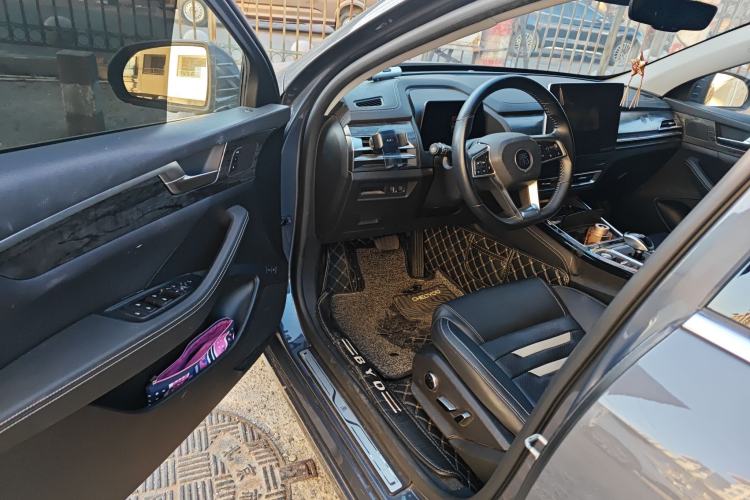 Used BYD Qin Pro New Energy 2019 EV Super Edition High-Power Long-Range Smart-Connected Cutting-Edge Model Driver Seat