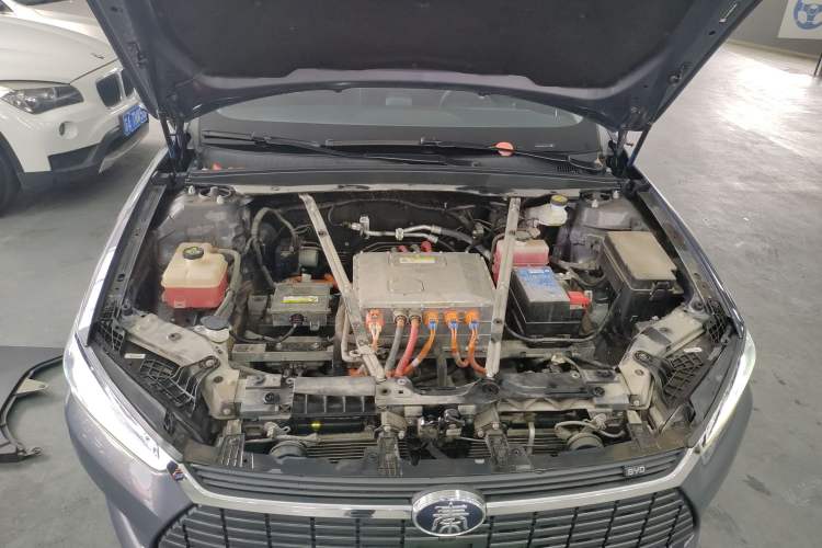 Used BYD Qin Pro New Energy 2019 EV Super Edition High-Power Smart Connect Luxurious Model Engine Bay