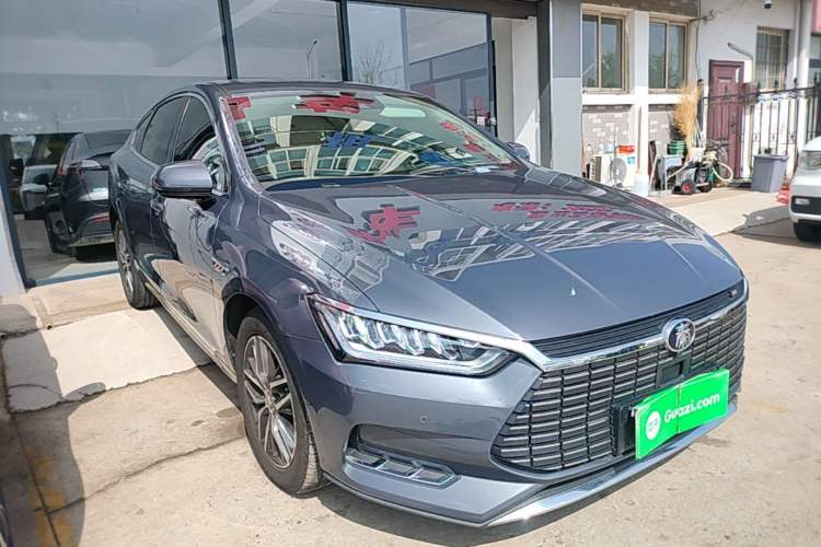 Used BYD Qin Pro New Energy 2019 EV Super Edition High-Power Long-Range Smart-Connected Cutting-Edge Model Front Right 45 Deg