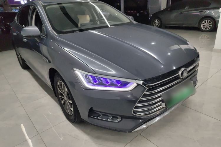 Used BYD Qin Pro New Energy 2019 DM Super Edition 1.5TI Automatic Smart Connect X-Trail Model China VI Standard Front Right 45 Deg