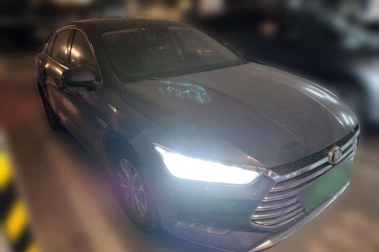 Used BYD Qin Pro New Energy 2019 DM Super Edition 1.5TI Automatic Smart Connect X-Trail Model China VI Standard Front Right 45 Deg