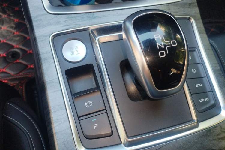 Used BYD Qin Pro New Energy 2019 EV Super Edition High-Power Smart Connect Luxurious Model Gear Lever