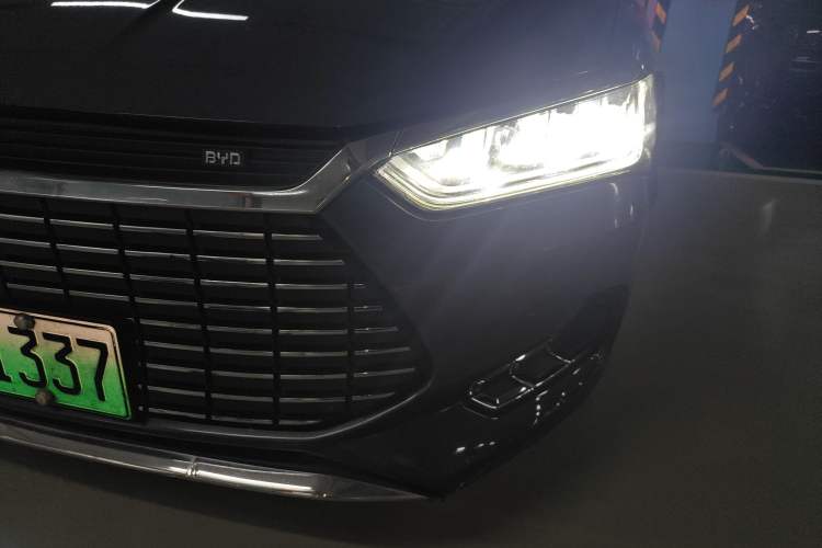 Used BYD Qin Pro New Energy 2019 EV Super Edition High-Power Long-Range Smart-Connected Cutting-Edge Model Left Front Headlight
