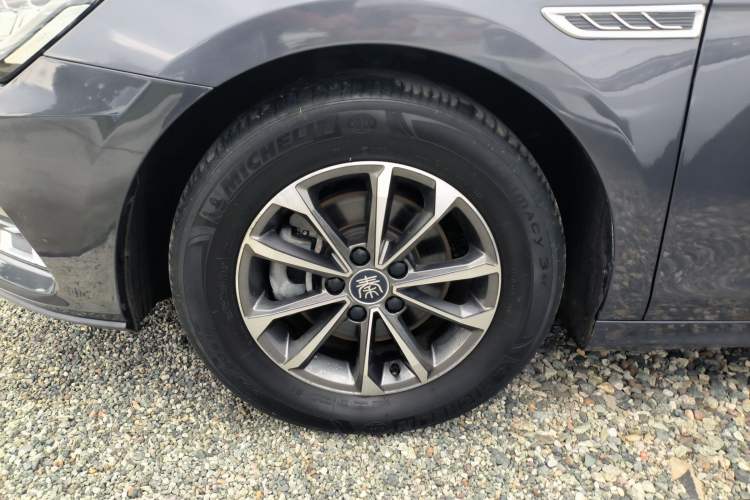 Used BYD Qin Pro New Energy 2019 DM 1.5TI Automatic Navigation Edition Left Front Wheel Hub