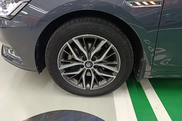 Used BYD Qin Pro New Energy 2019 EV Super Edition High-Power Long-Range Smart-Connected Cutting-Edge Model Left Front Wheel Hub