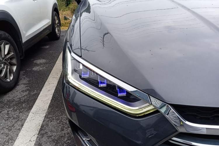 Used BYD Qin Pro New Energy 2019 DM Super Edition 1.5TI Automatic Smart Connect Prestige Model China VI Standard Right Front Headlight