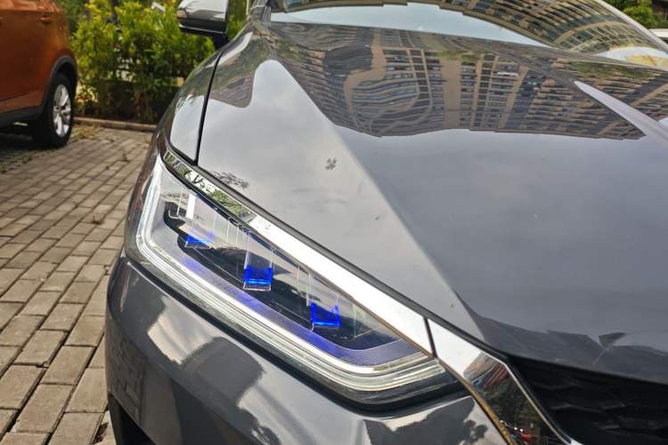 Used BYD Qin Pro New Energy 2019 DM Super Edition 1.5TI Automatic Smart Connect X-Trail Model China VI Standard Right Front Headlight