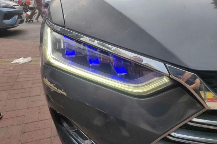 Used BYD Qin Pro New Energy 2019 DM Super Edition 1.5TI Automatic Smart Connect X-Trail Model China VI Standard Right Front Headlight