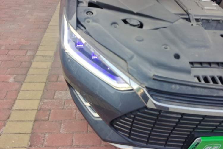 Used BYD Qin Pro New Energy 2019 EV Super Edition High-Power Long-Range Smart-Connected Cutting-Edge Model Right Front Headlight