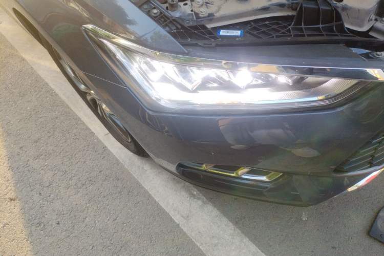 Used BYD Qin Pro New Energy 2019 EV Super Edition High-Power Smart Connect Luxurious Model Right Front Headlight
