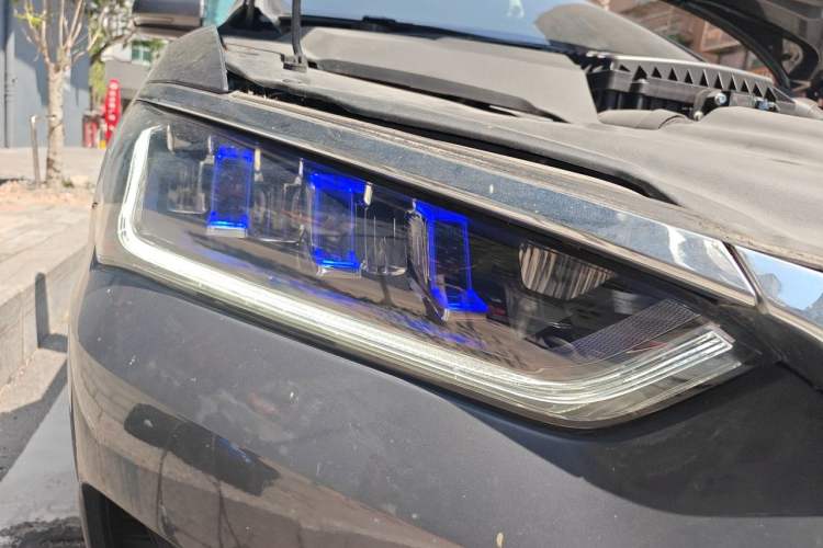 Used BYD Qin Pro New Energy 2019 DM Super Edition 1.5TI Automatic Smart Connect X-Trail Model China VI Standard Right Front Headlight
