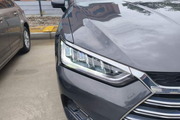 Used BYD Qin Pro New Energy 2019 DM Super Edition 1.5TI Automatic Smart Connect X-Trail Model China V Standard Right Front Headlight