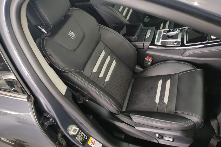 Used BYD Qin Pro New Energy 2019 EV Super Edition High-Power Smart Connect Luxurious Model Right Front Seat