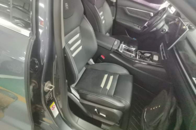 Used BYD Qin Pro New Energy 2019 EV Super Edition High-Power Smart Connect Luxurious Model Right Front Seat