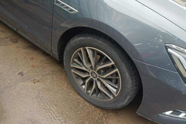Used BYD Qin Pro New Energy 2019 EV Super Edition High-Power Smart Connect & Premium Model Right Front Wheel Hub