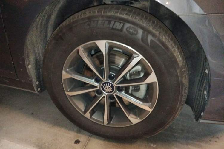 Used BYD Qin Pro New Energy 2019 DM Super Edition 1.5TI Automatic Smart Connect X-Trail Model China VI Standard Right Front Wheel Hub