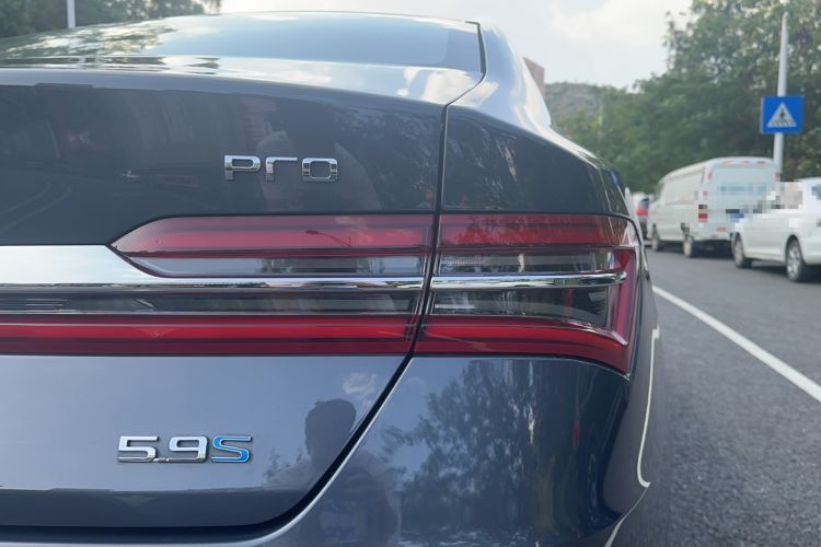 Used BYD Qin Pro New Energy 2019 DM Super Edition 1.5TI Automatic Smart Connect X-Trail Model China VI Standard Right Rear Taillight
