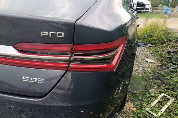 Used BYD Qin Pro New Energy 2019 DM 1.5TI Automatic Navigation Edition Right Rear Taillight