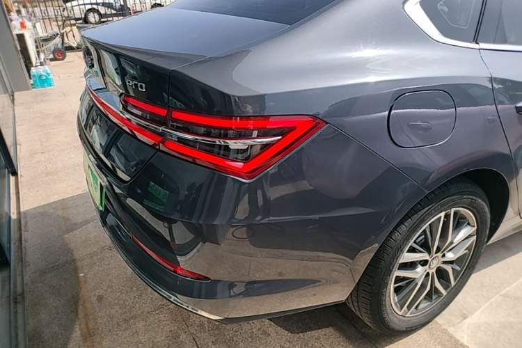 Used BYD Qin Pro New Energy 2019 EV Super Edition High-Power Long-Range Smart-Connected Cutting-Edge Model Right Rear Taillight