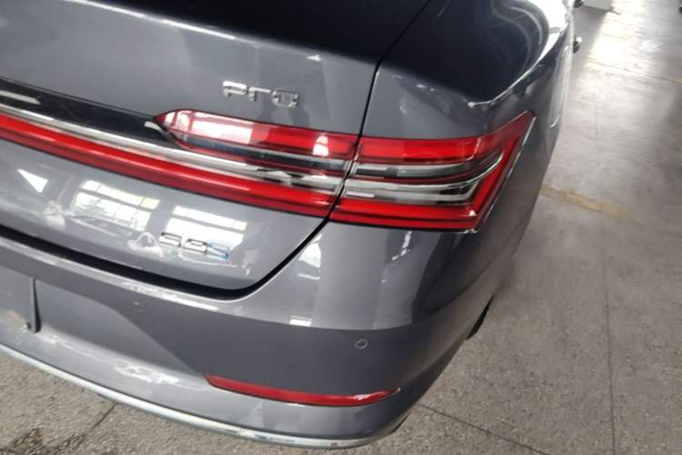 Used BYD Qin Pro New Energy 2019 DM Super Edition 1.5TI Automatic Smart Connect X-Trail Model China VI Standard Right Rear Taillight
