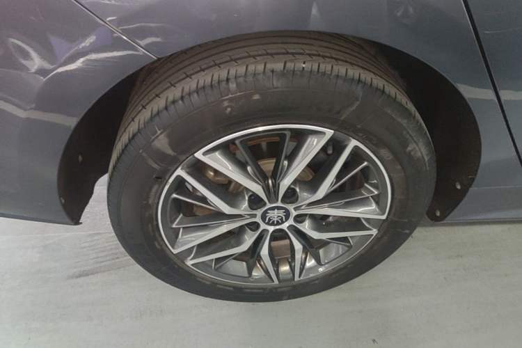 Used BYD Qin Pro New Energy 2019 DM Super Edition 1.5TI Automatic Smart Connect Enjoyment Model China VI Standard Right Rear Wheel Hub