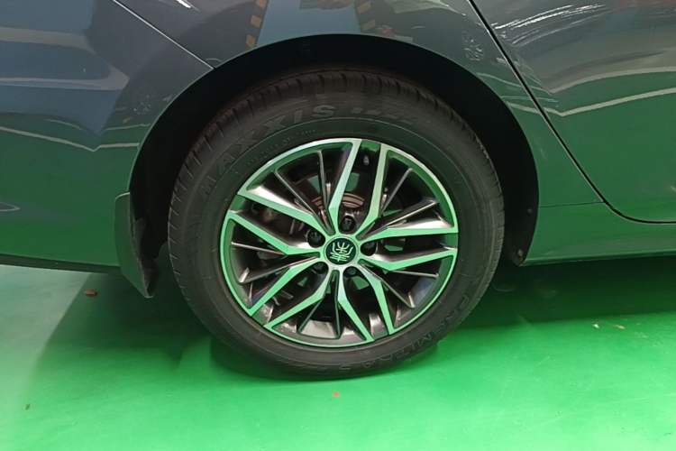 Used BYD Qin Pro New Energy 2019 EV Super Edition High-Power Long-Range Smart-Connected Cutting-Edge Model Right Rear Wheel Hub
