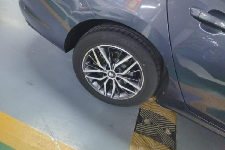 Used BYD Qin Pro New Energy 2019 EV Super Edition High-Power Smart Connect Luxurious Model Right Rear Wheel Hub