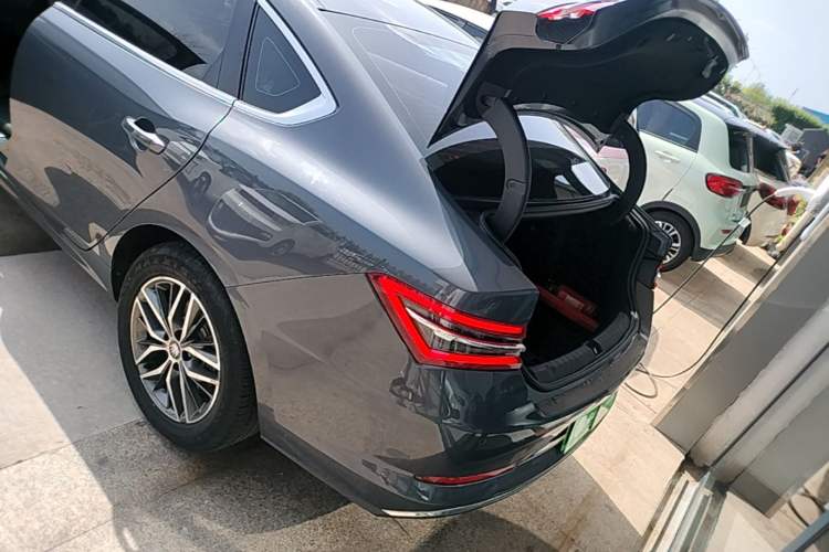 Used BYD Qin Pro New Energy 2019 EV Super Edition High-Power Long-Range Smart-Connected Cutting-Edge Model Trunk