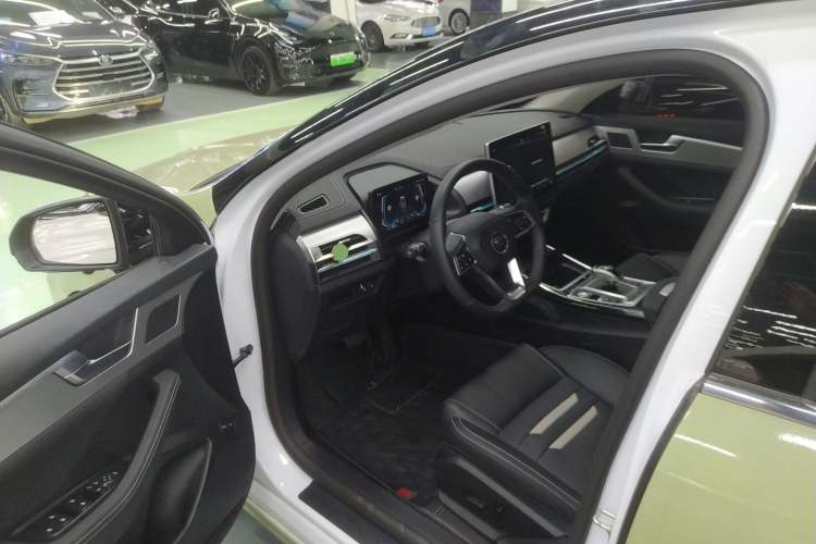 Used BYD Qin Pro New Energy 2019 DM Super Edition 1.5TI Automatic Smart Connect Enjoyment Model China VI Standard Driver Seat