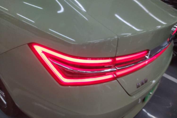 Used BYD Qin Pro New Energy 2019 DM Super Edition 1.5TI Automatic Smart Connect Enjoyment Model China VI Standard Left Rear Taillight