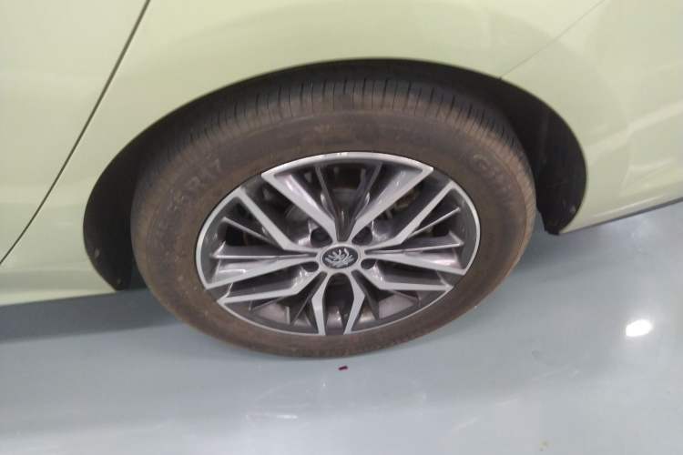 Used BYD Qin Pro New Energy 2019 DM Super Edition 1.5TI Automatic Smart Connect Enjoyment Model China VI Standard Left Rear Wheel Hub