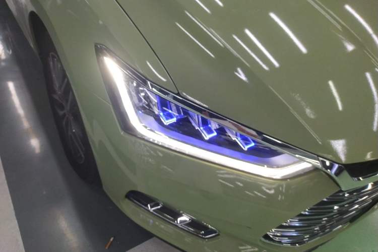 Used BYD Qin Pro New Energy 2019 DM Super Edition 1.5TI Automatic Smart Connect Enjoyment Model China VI Standard Right Front Headlight