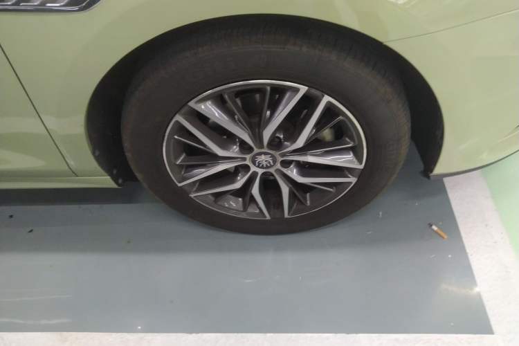 Used BYD Qin Pro New Energy 2019 DM Super Edition 1.5TI Automatic Smart Connect Enjoyment Model China VI Standard Right Front Wheel Hub