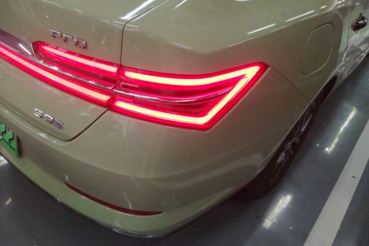 Used BYD Qin Pro New Energy 2019 DM Super Edition 1.5TI Automatic Smart Connect Enjoyment Model China VI Standard Right Rear Taillight