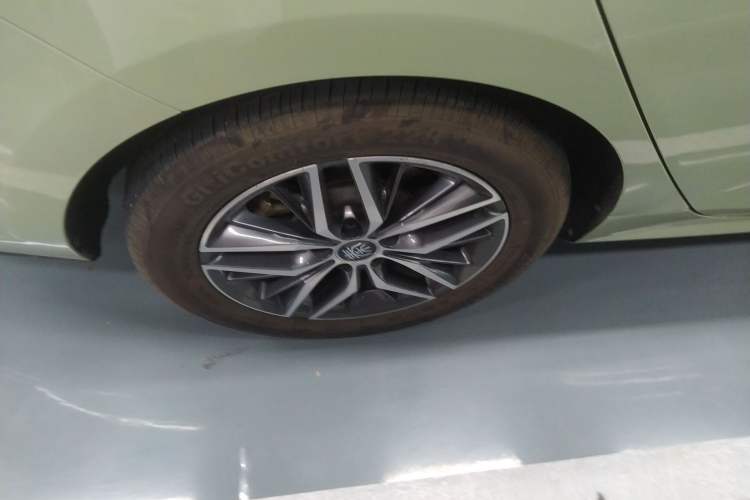 Used BYD Qin Pro New Energy 2019 DM Super Edition 1.5TI Automatic Smart Connect Enjoyment Model China VI Standard Right Rear Wheel Hub