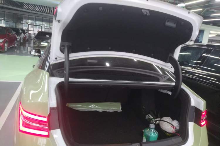 Used BYD Qin Pro New Energy 2019 DM Super Edition 1.5TI Automatic Smart Connect Enjoyment Model China VI Standard Trunk