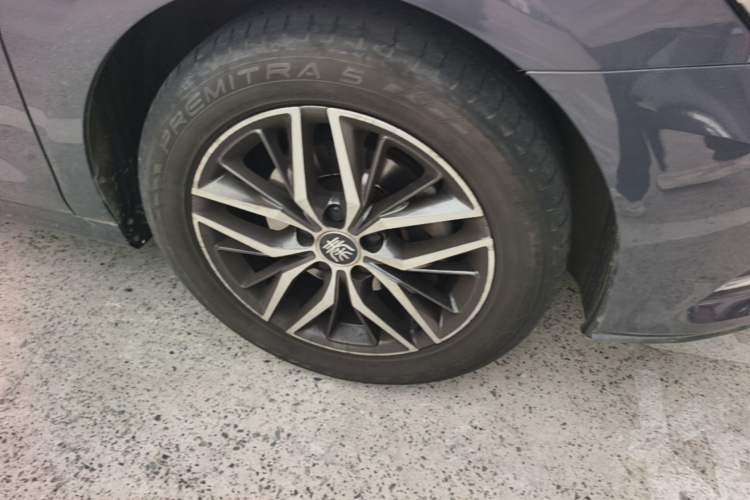 Used BYD Qin Pro New Energy 2019 EV Super Edition High-Power Smart Connect & Premium Model Right Front Wheel Hub