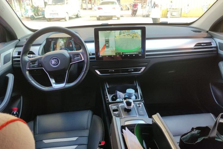 Used BYD Qin Pro New Energy 2019 DM Super Edition 1.5TI Automatic Smart Connect Prestige Model China VI Standard Center Console