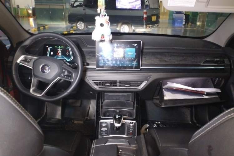Used BYD Qin Pro New Energy 2019 EV Super Edition High-Power Long-Range Smart-Connected Leading Model Center Console