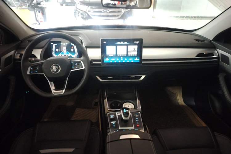 Used BYD Qin Pro New Energy 2019 DM Super Edition 1.5TI Automatic Smart Connect X-Trail Model China VI Standard Center Console