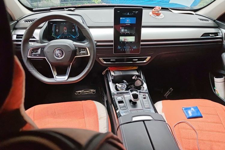 Used BYD Qin Pro New Energy 2019 DM Super Edition 1.5TI Automatic Smart Connect X-Trail Model China VI Standard Center Console