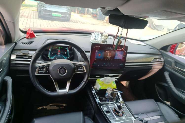 Used BYD Qin Pro New Energy 2019 EV Super Edition High-Power Smart Connect Luxurious Model Center Console