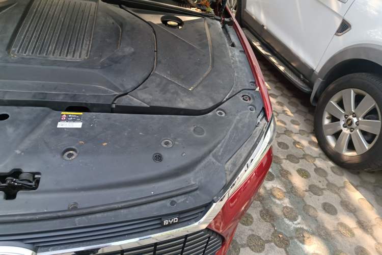 Used BYD Qin Pro New Energy 2019 EV Super Edition High-Power Smart Connect Luxurious Model Engine Bay Left