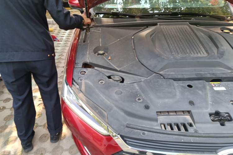 Used BYD Qin Pro New Energy 2019 EV Super Edition High-Power Smart Connect Luxurious Model Engine Bay Right